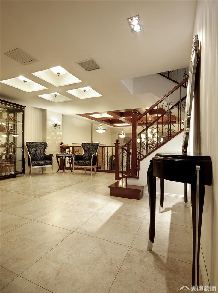 長(zhǎng)沙水云間380㎡歐式風(fēng)格裝修案例圖-過(guò)道