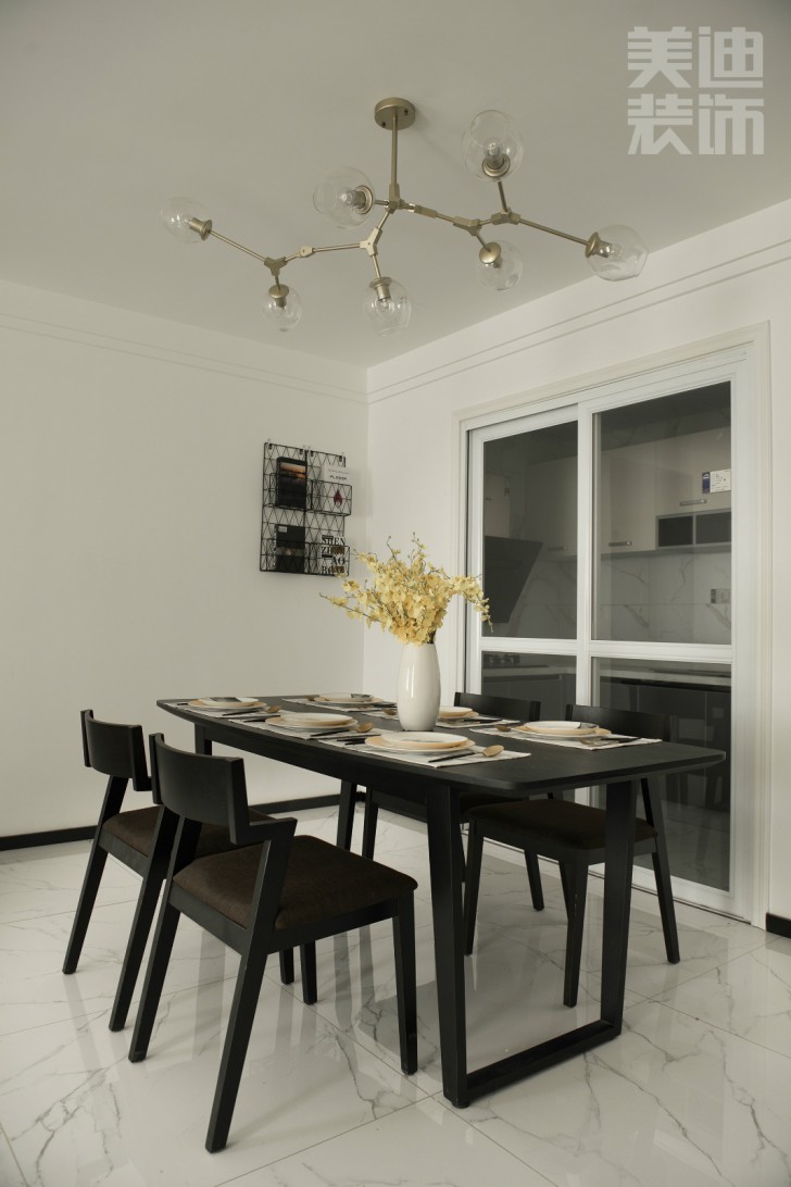 歸心苑90平現(xiàn)代簡約風裝修案例實拍圖-餐廳